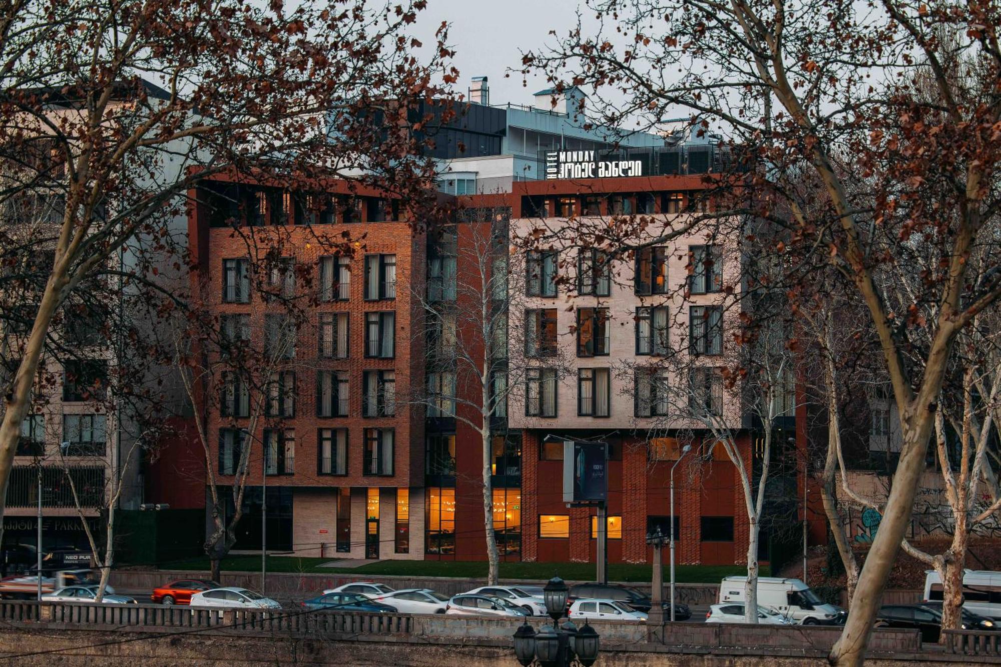 Hotel Monday By Dnt Group Tbilisi Buitenkant foto
