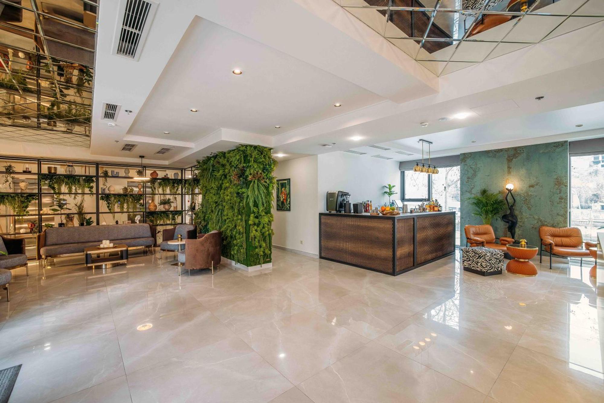 Hotel Monday By Dnt Group Tbilisi Buitenkant foto