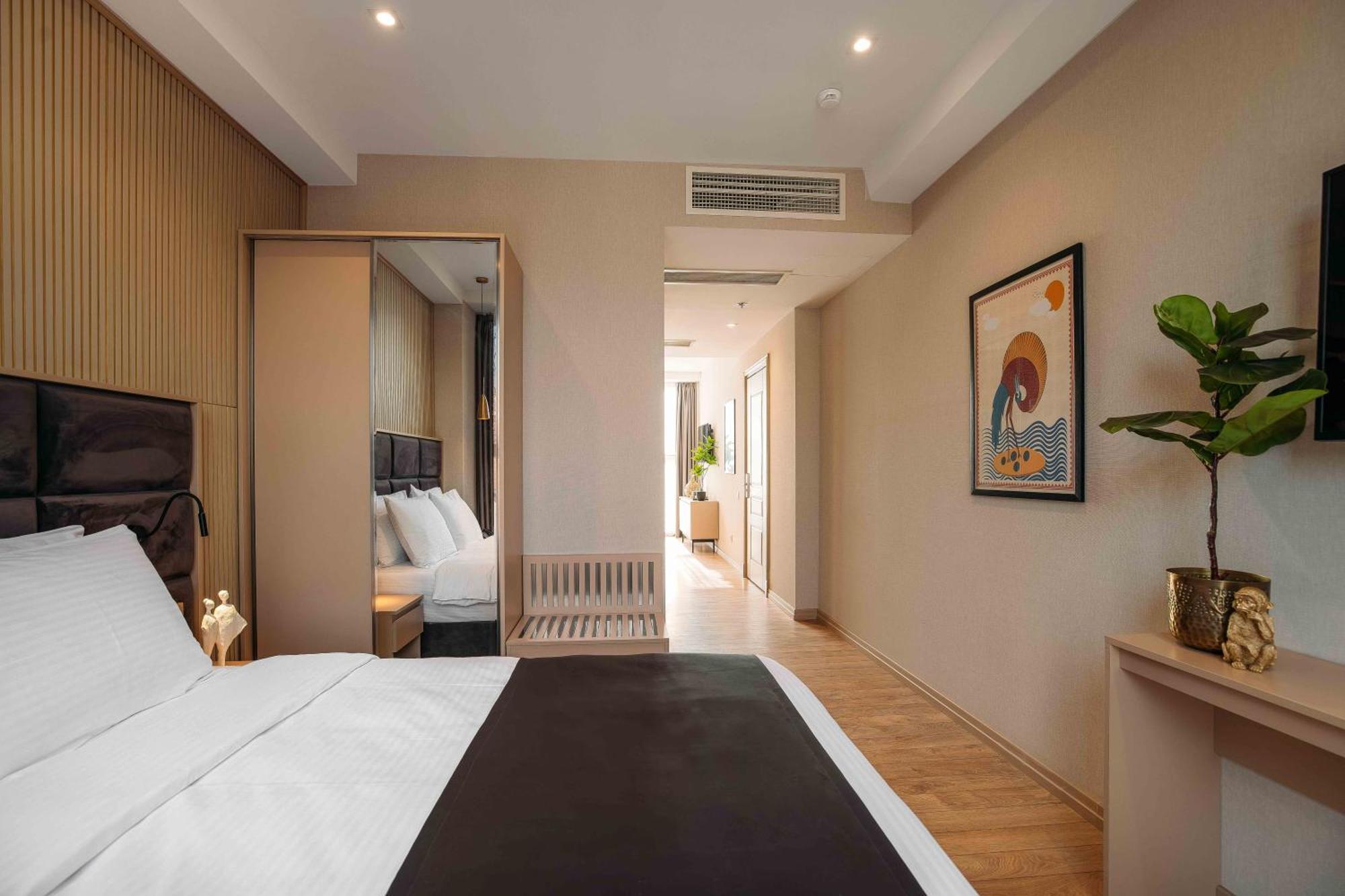 Hotel Monday By Dnt Group Tbilisi Buitenkant foto