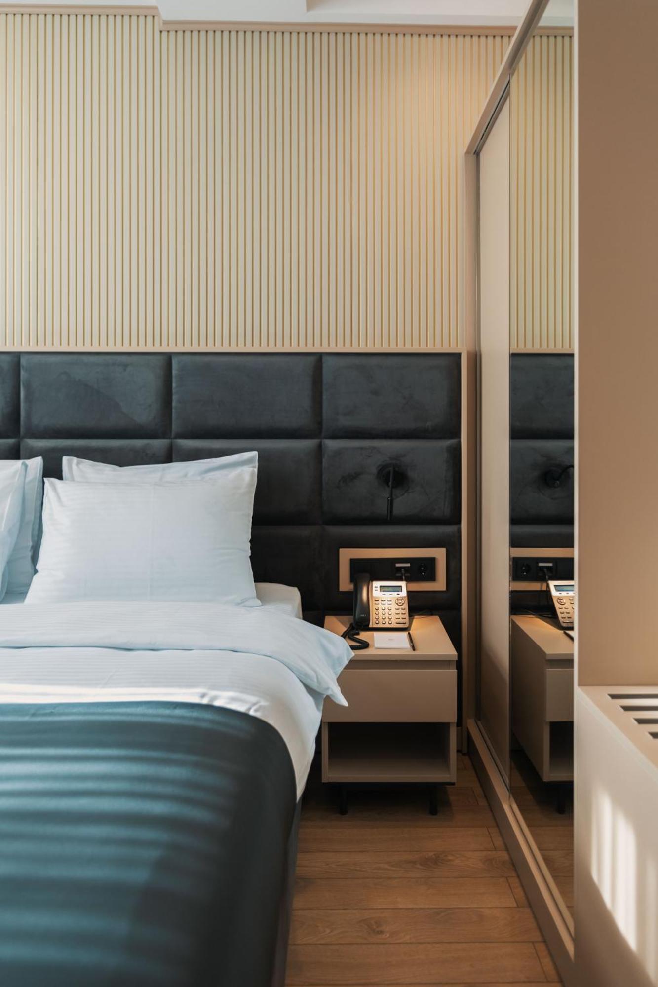 Hotel Monday By Dnt Group Tbilisi Buitenkant foto