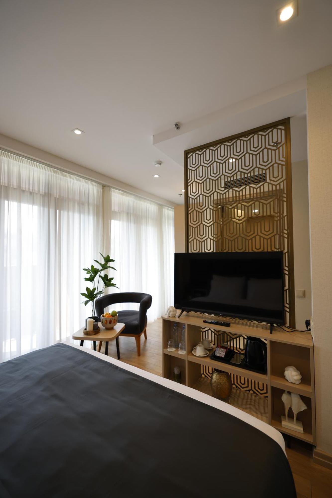 Hotel Monday By Dnt Group Tbilisi Buitenkant foto