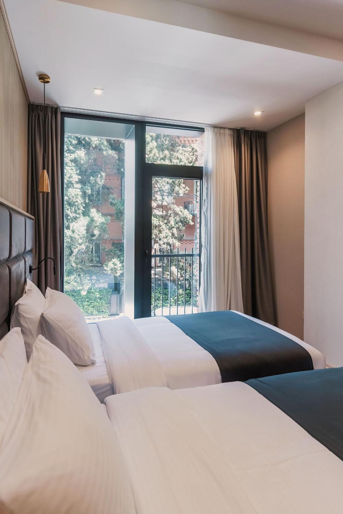 Hotel Monday By Dnt Group Tbilisi Buitenkant foto